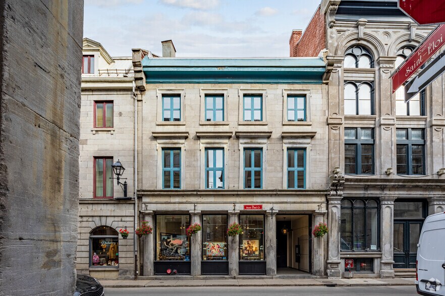 216-218 Rue Saint-Paul O, Montréal, QC à louer - Photo de l’immeuble – Image 2 sur 3