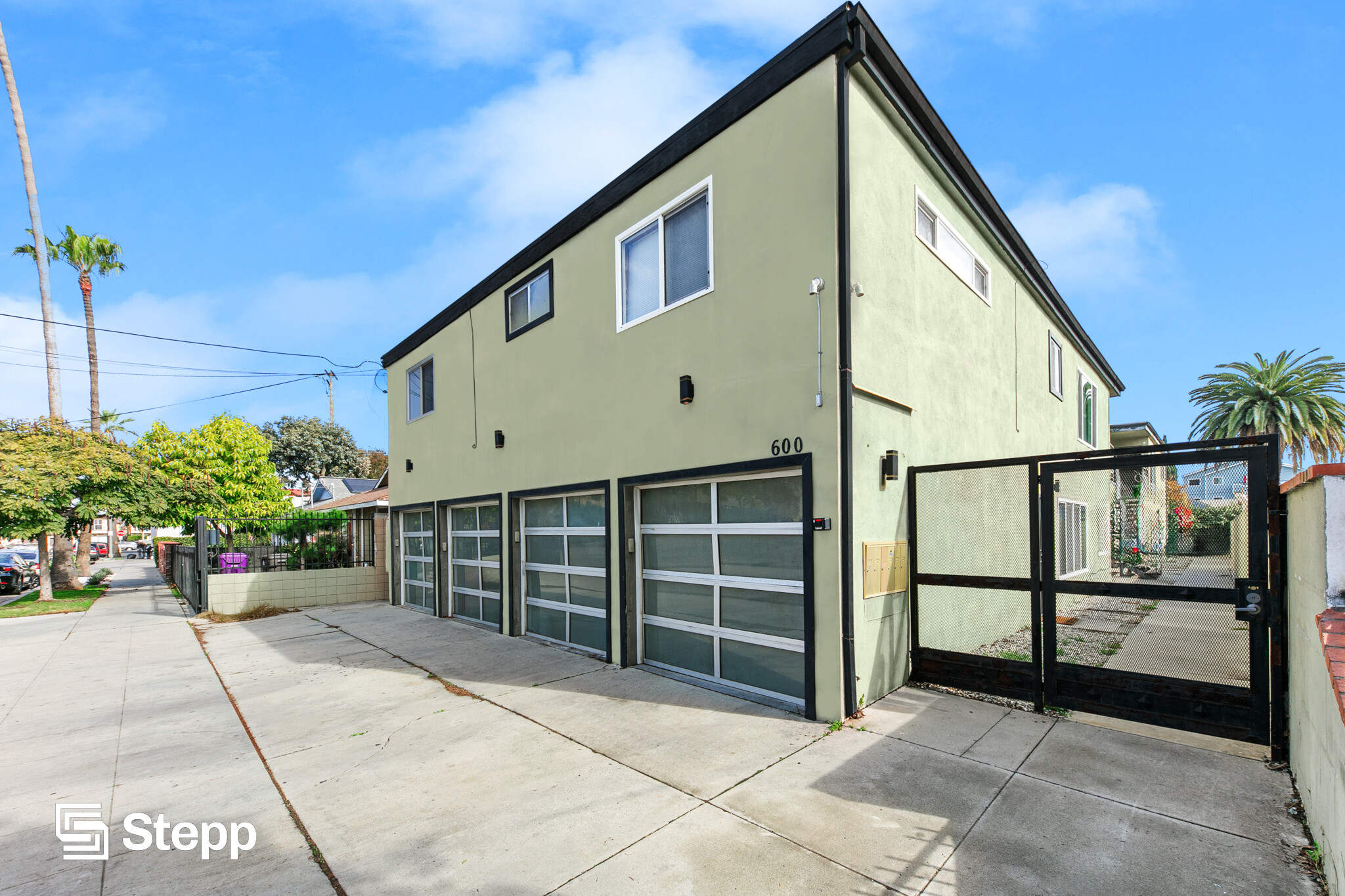 600 Almond Ave, Long Beach, CA à vendre Photo de l’immeuble– Image 1 sur 9