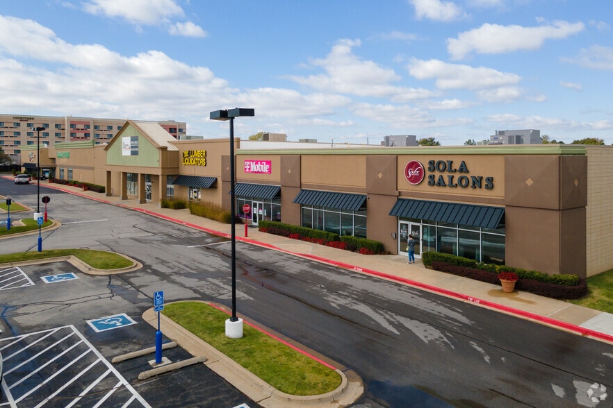 9121-9219 E 71st St, Tulsa, OK à louer - Photo principale – Image 1 sur 15