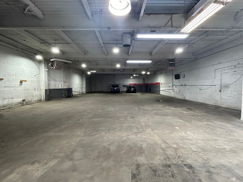 38-72 13th St, Long Island City, NY à louer - Photo de l’immeuble – Image 3 sur 5