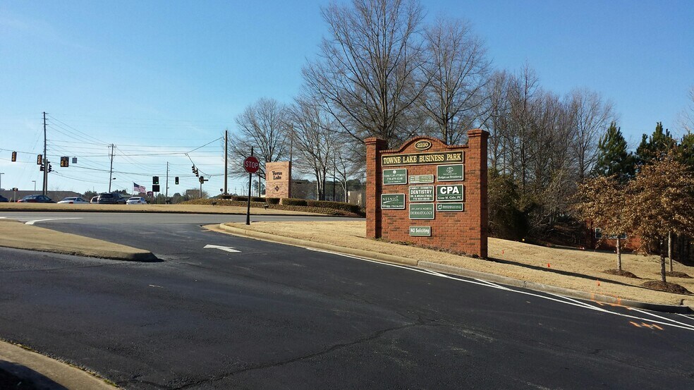 2230 Towne Lake Pky, Woodstock, GA à louer - Photo de l’immeuble – Image 2 sur 12