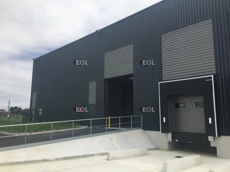 Industriel/Logistique dans Lieusaint à louer - Photo de l’immeuble – Image 2 sur 11