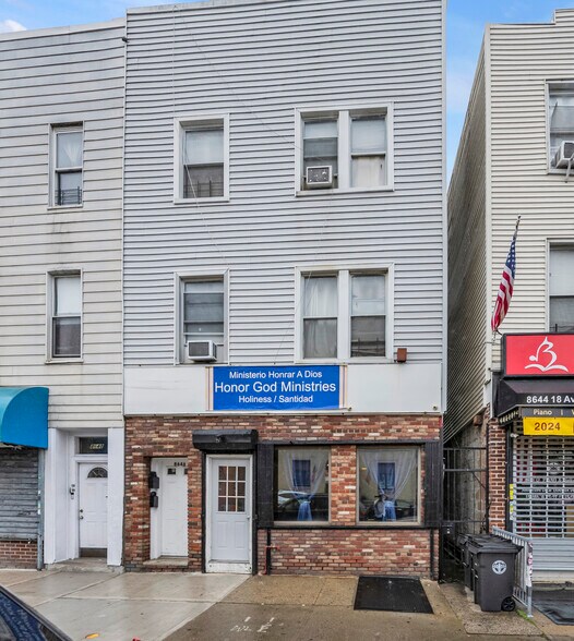 8646 18th Ave, Brooklyn, NY à vendre - Photo principale – Image 1 sur 3