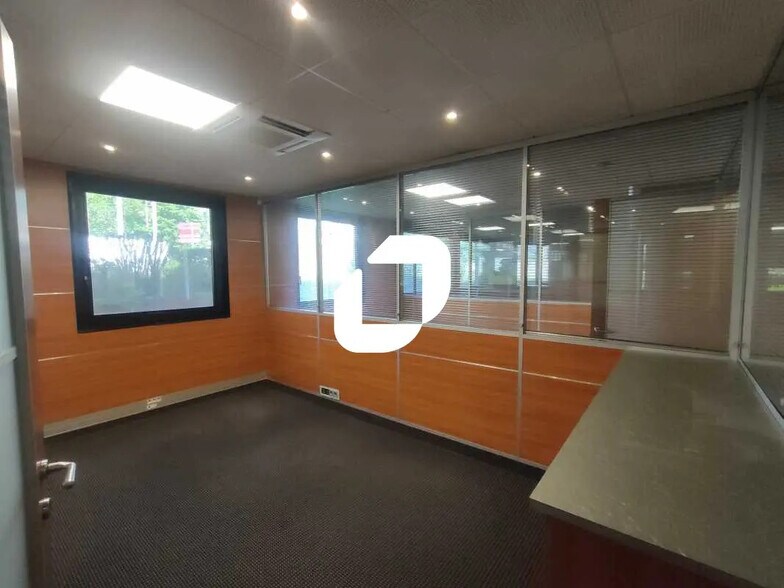 Bureau dans Jouy-en-Josas à louer - Photo de l’immeuble – Image 3 sur 18