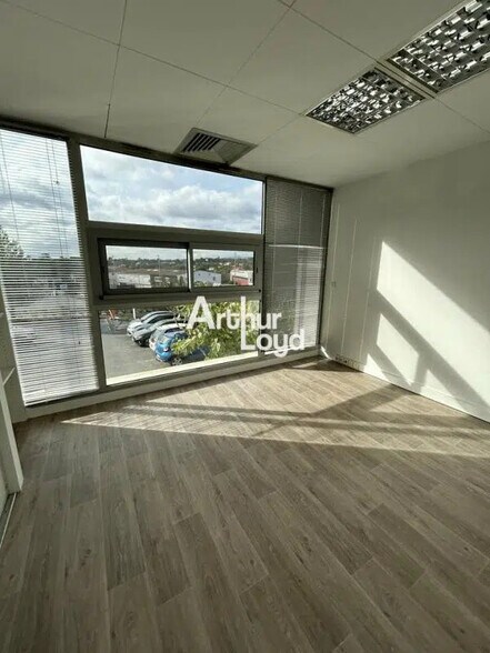 Bureau dans Saint-Raphaël à louer - Photo intérieure – Image 2 sur 5