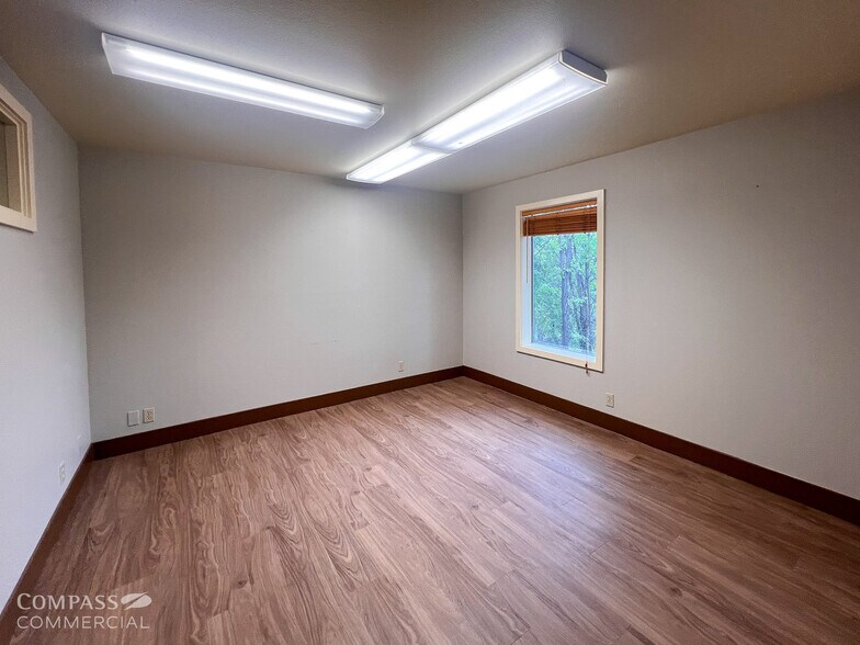 354 NE Norton Ave, Bend, OR à louer - Photo de l’immeuble – Image 2 sur 4