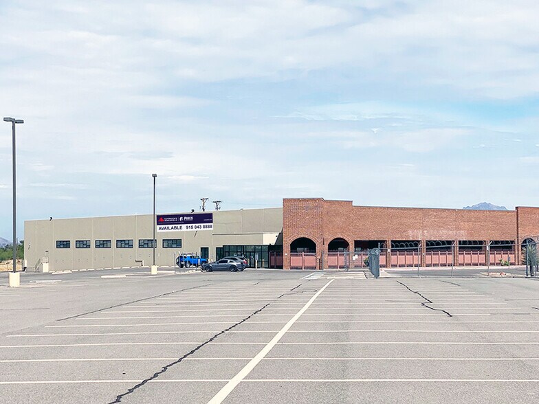 8300 E Gateway Blvd, El Paso, TX à louer - Photo de l’immeuble – Image 2 sur 40