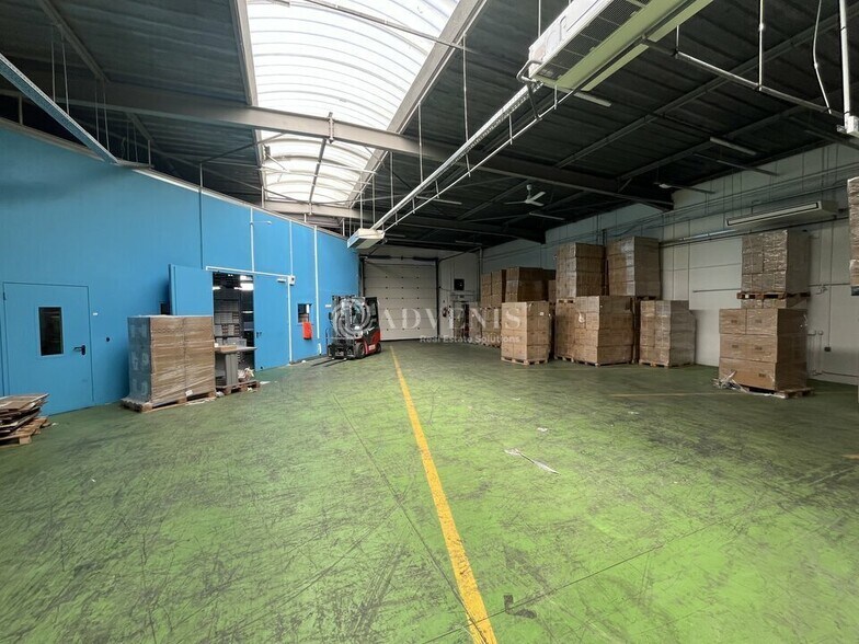 Local d’activités dans Montreuil à louer - Photo intérieure – Image 2 sur 12
