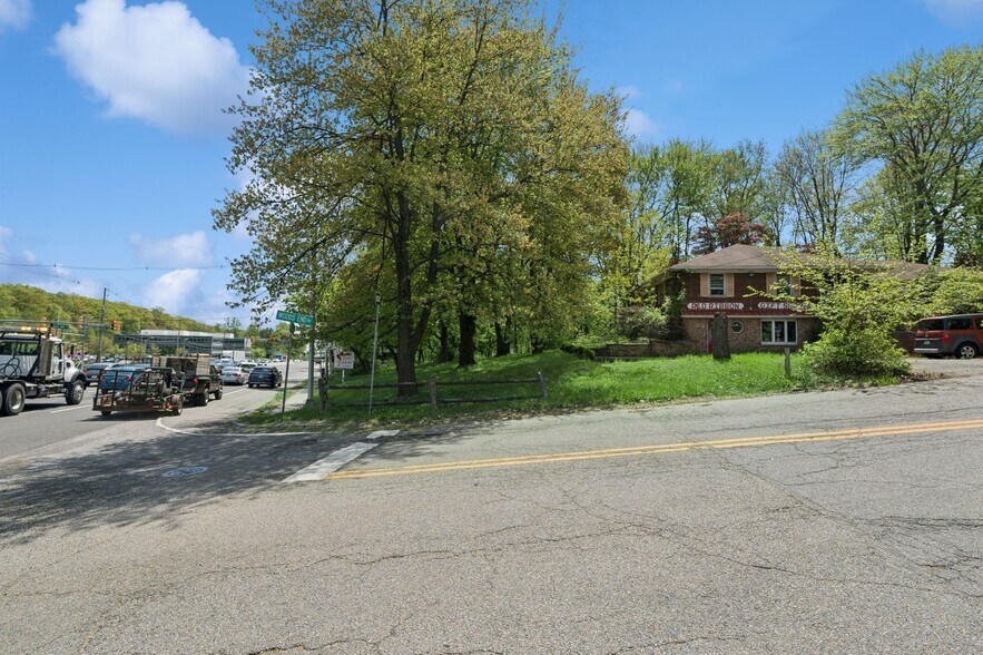 2 Woods End Rd, Morris Plains, NJ à vendre - Photo de l’immeuble – Image 1 sur 38