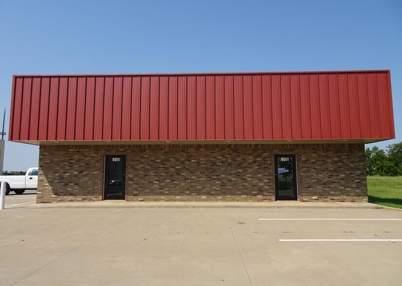 9011 Polaris Dr, Oklahoma City, OK à louer - Photo de l’immeuble – Image 1 sur 20