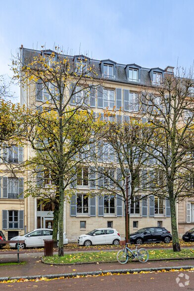 Bureau dans Versailles à louer - Photo de l’immeuble – Image 2 sur 2