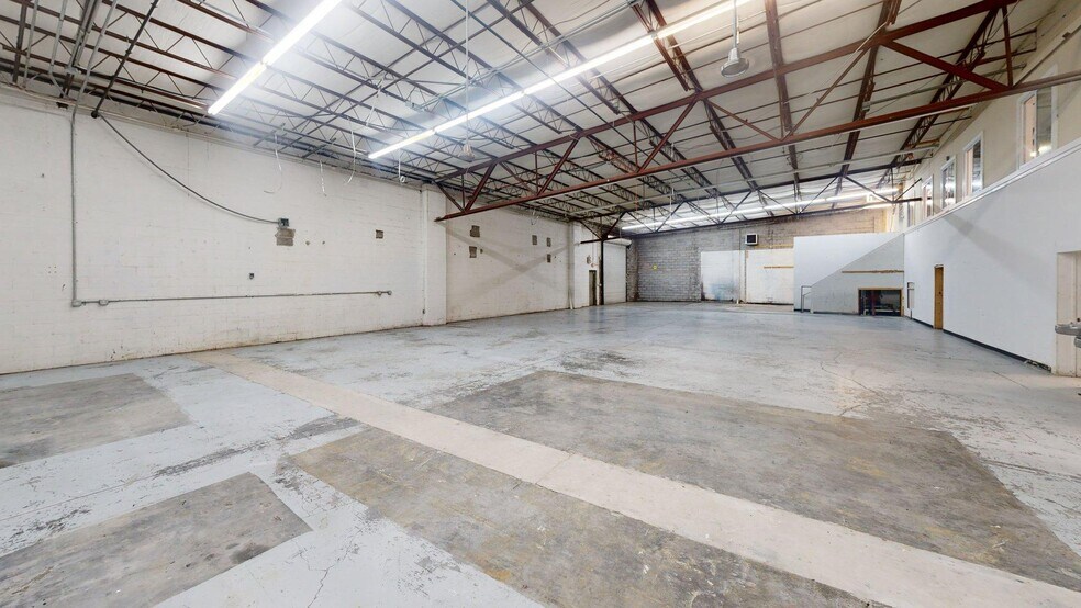 1045 Granada Ave, Nashville, TN à louer - Photo principale – Image 1 sur 18