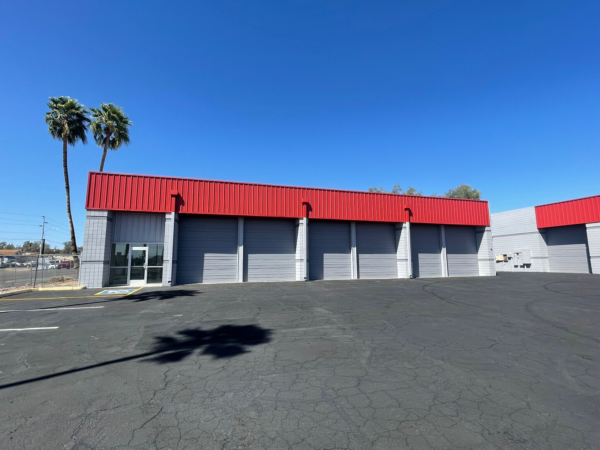 17029 N Cave Creek Rd, Phoenix, AZ à louer Photo de l’immeuble– Image 1 sur 3