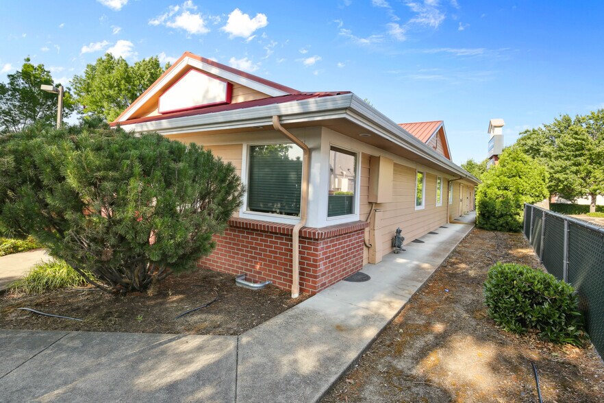 81 Freeman Ct, Central Point, OR à vendre - Photo de l’immeuble – Image 2 sur 37