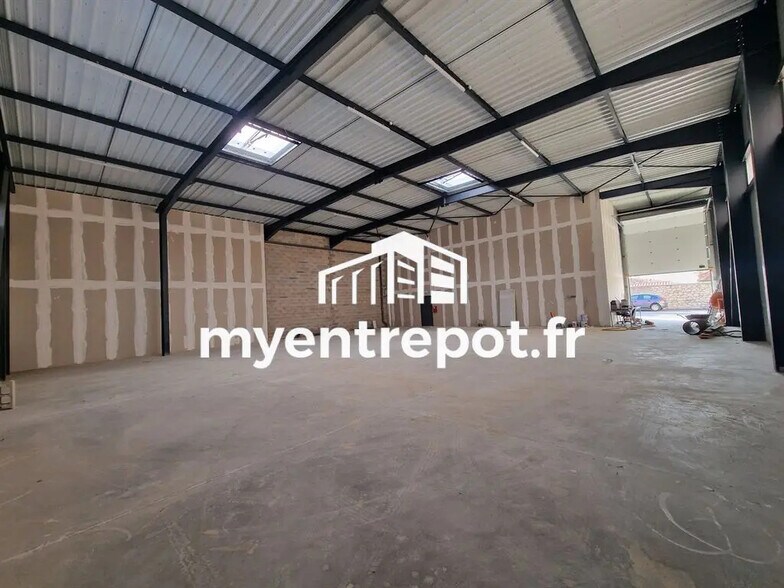 Industriel/Logistique dans Marseille à louer - Photo de l’immeuble – Image 1 sur 5