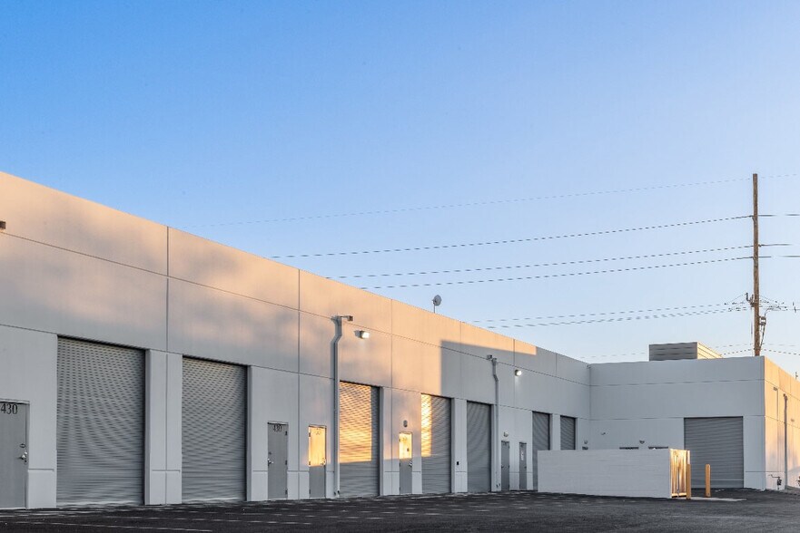 4345 N Corporate Center Dr, North Las Vegas, NV à louer - Photo de l’immeuble – Image 2 sur 2