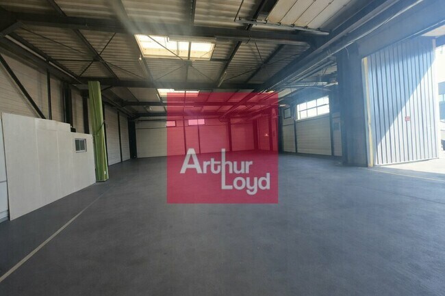 Plus de détails pour Local d'activités à louer