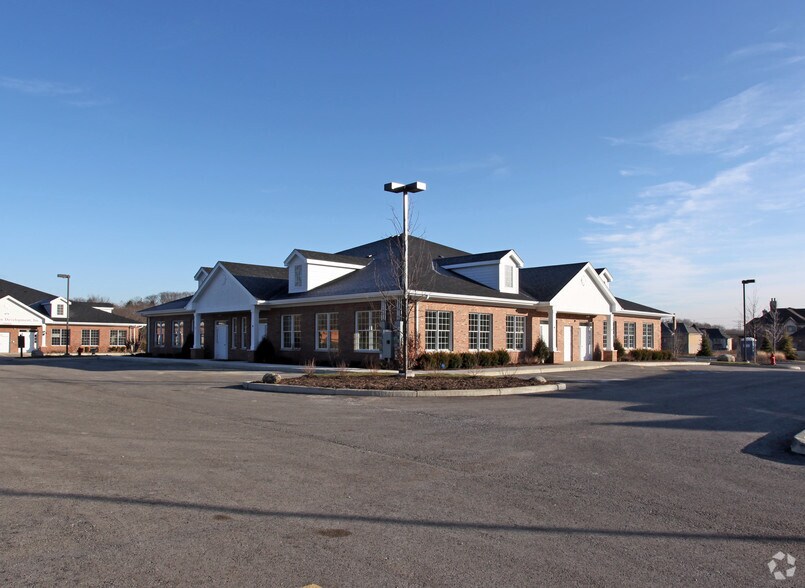 11S220 Jackson St, Burr Ridge, IL à louer - Photo de l’immeuble – Image 1 sur 3