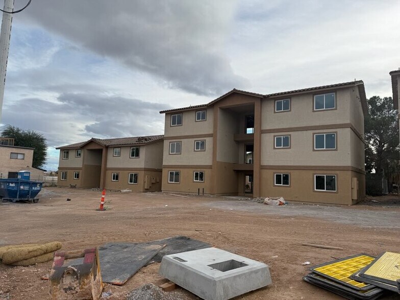 2301 Seco Adobe Cir, North Las Vegas, NV à vendre - Photo de l’immeuble – Image 2 sur 6