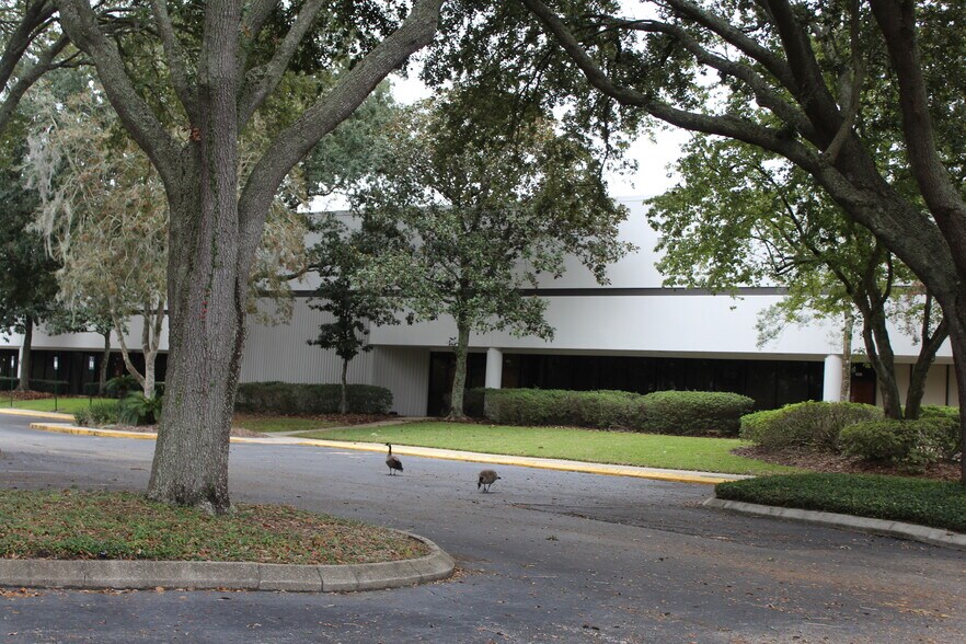 13910 Alvarez Rd, Jacksonville, FL à louer - Photo de l’immeuble – Image 1 sur 5