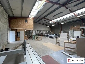 Plus de détails pour Local d'activités à louer