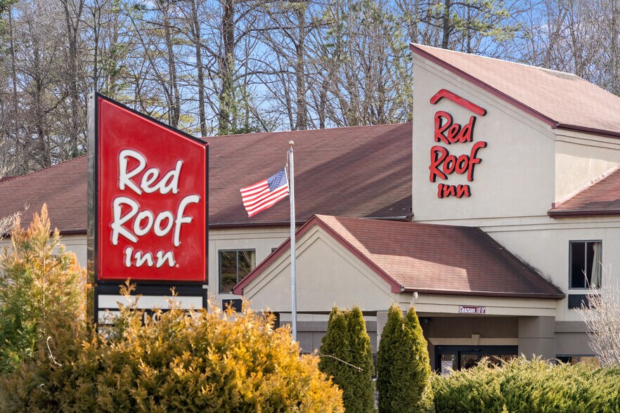 240 Mitchelle Dr, Hendersonville, NC à vendre - Photo de l’immeuble – Image 3 sur 24