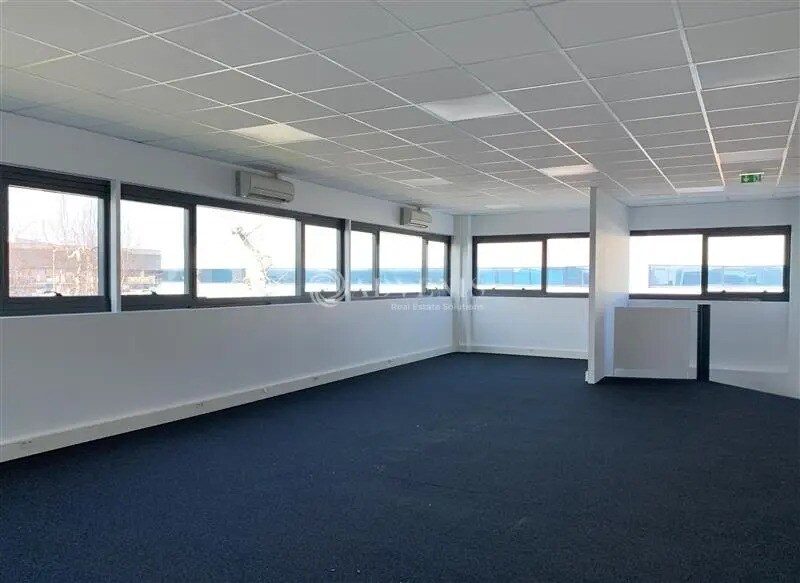 Local d’activités dans Bonneuil-sur-Marne à louer - Photo de l’immeuble – Image 2 sur 6