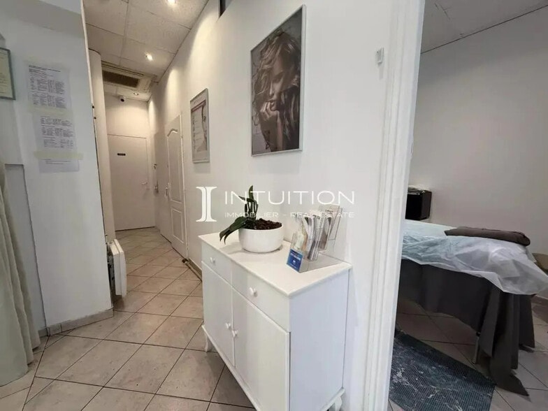 Local commercial dans Cannes à vendre - Photo intérieure – Image 3 sur 24