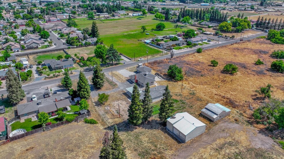 1412 E Glenwood Ave, Turlock, CA à vendre - Aérien – Image 2 sur 8
