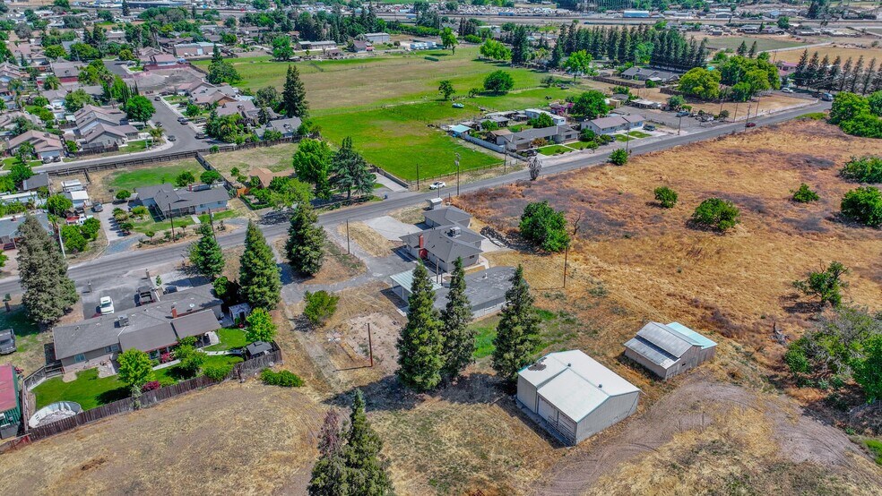 1412 E Glenwood Ave, Turlock, CA à vendre - Aérien – Image 1 sur 8