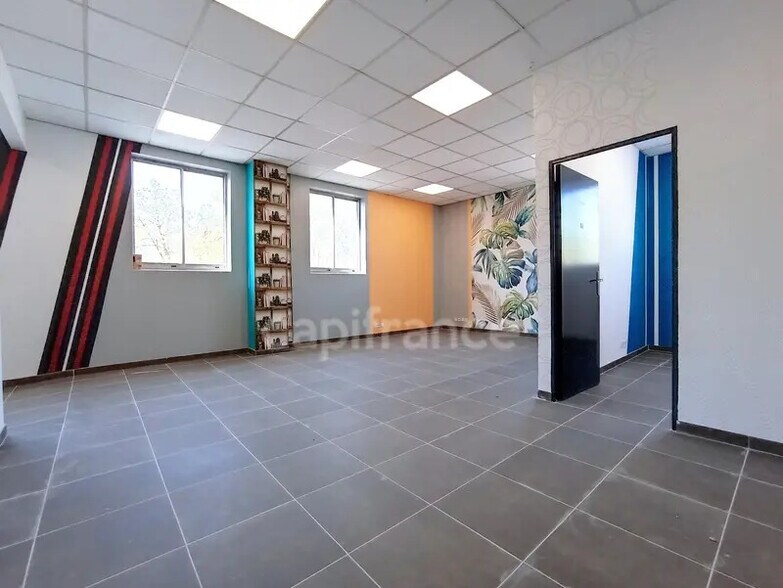 Bureau dans Guibeville à louer - Photo intérieure – Image 1 sur 9