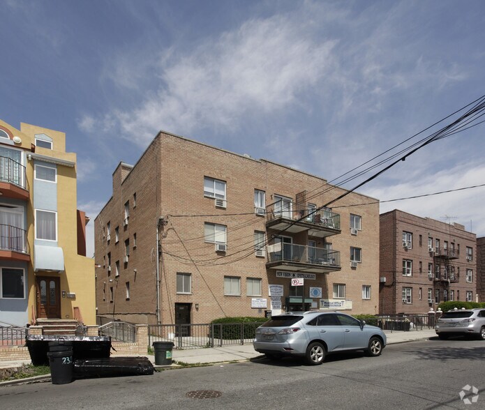 2323-2327 83rd St, Brooklyn, NY à louer - Photo de l’immeuble – Image 2 sur 2