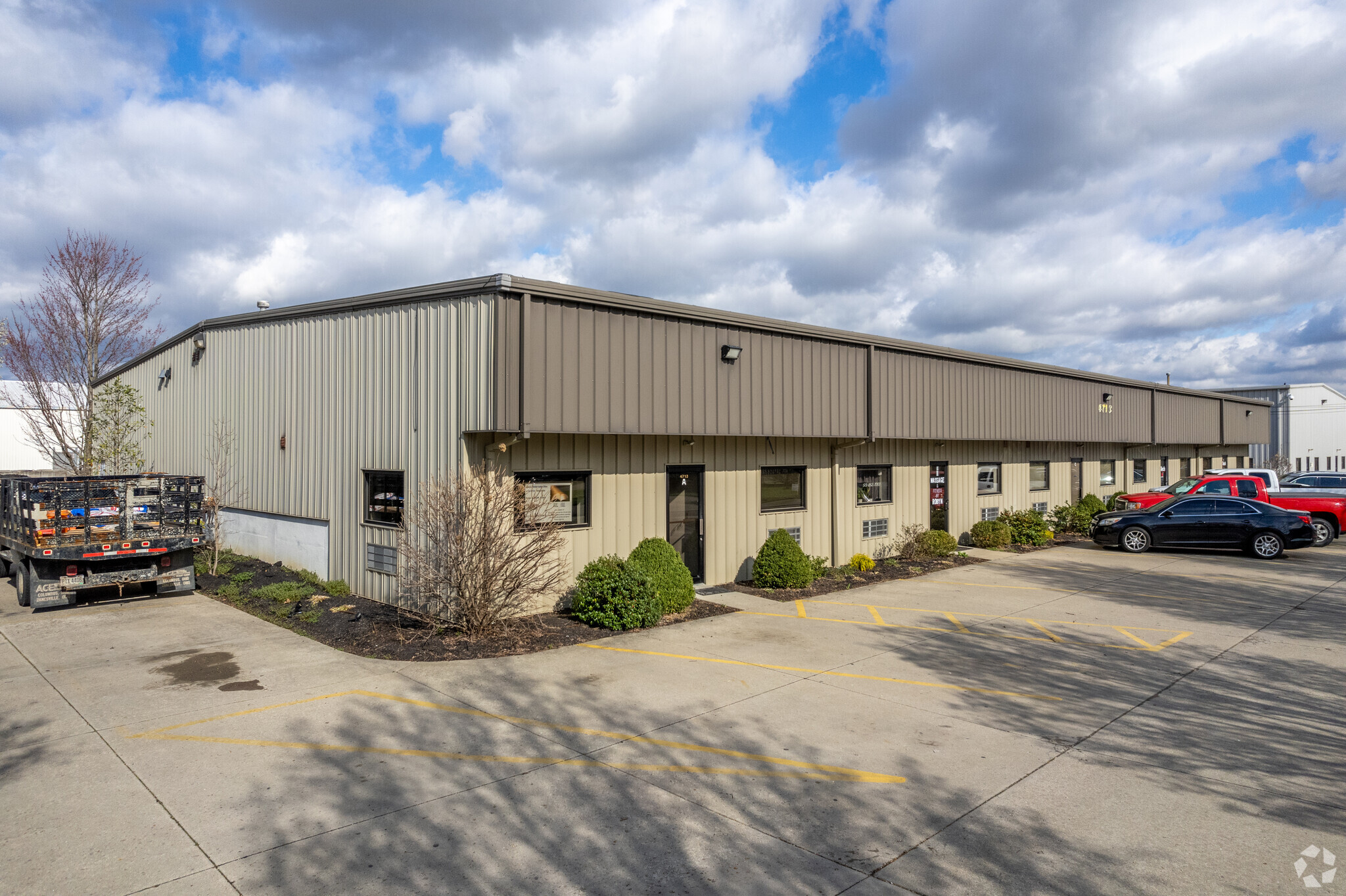 4713 Industry Dr, Fairfield, OH à louer Photo principale– Image 1 sur 5