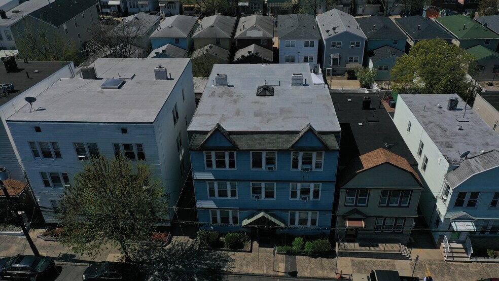95 Terhune Ave, Jersey City, NJ à vendre - Photo de l’immeuble – Image 1 sur 1