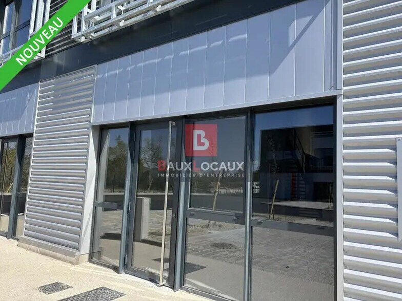 Local d’activités dans Villeneuve-lès-Avignon à louer - Photo de l’immeuble – Image 2 sur 13