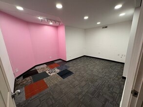 6800 SW Beaverton Hillsdale Hwy, Portland, OR à louer Photo intérieure– Image 2 sur 8