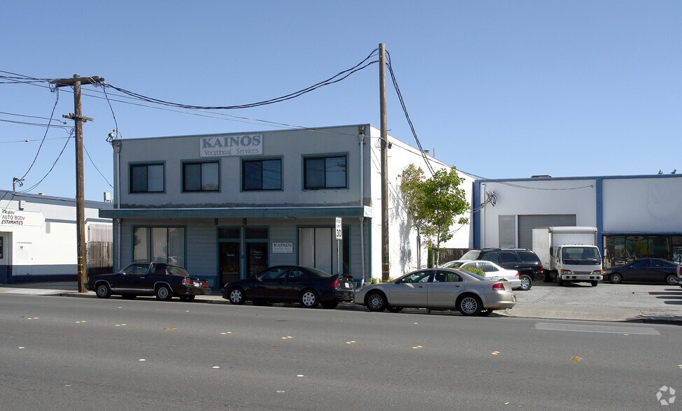 2565-2569 Middlefield Rd, Redwood City, CA à louer - Photo de l’immeuble – Image 2 sur 13