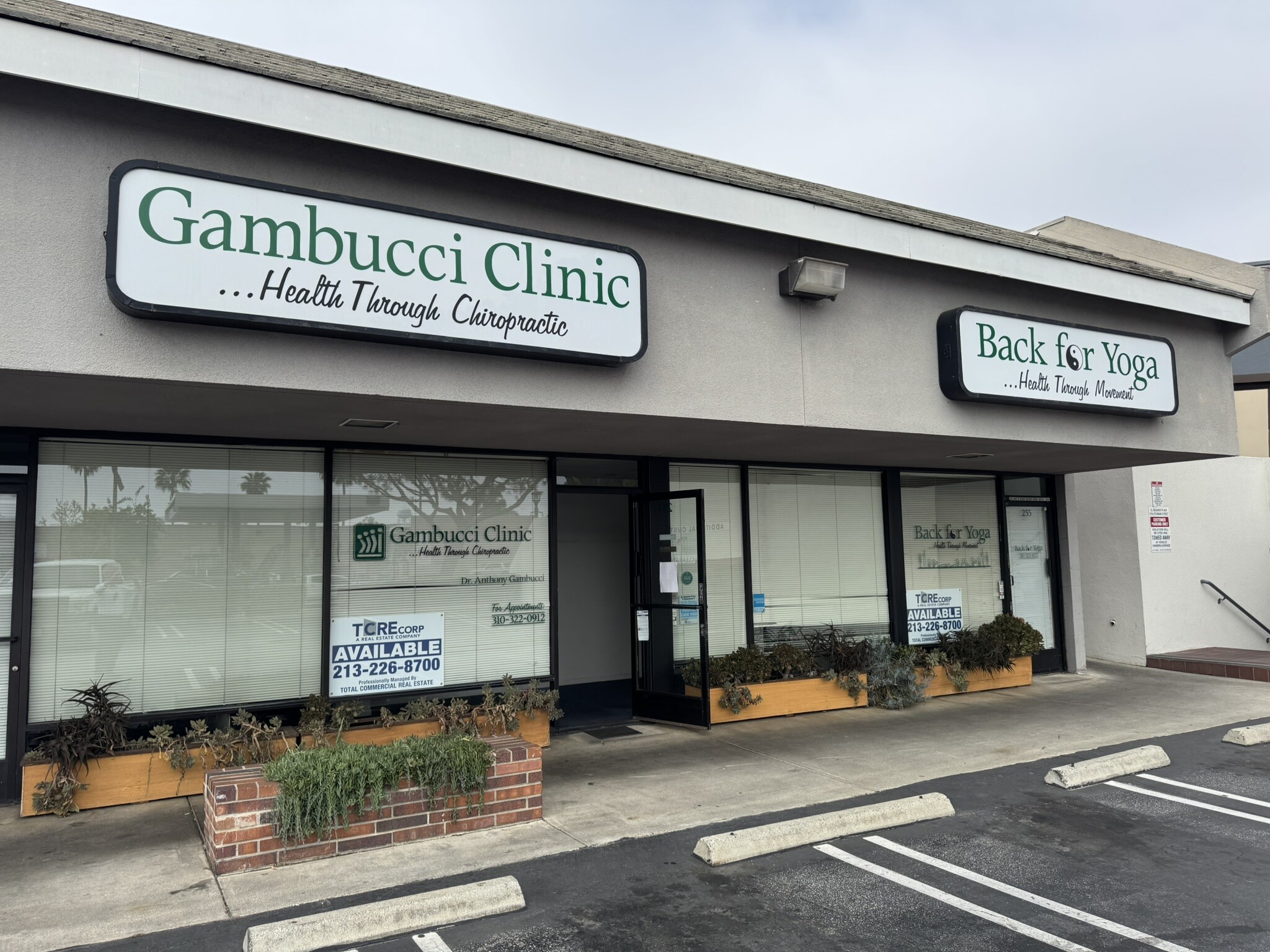 215-275 Main St, El Segundo, CA à louer Photo de l’immeuble– Image 1 sur 6