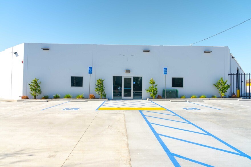 922-926 S Lyon St, Santa Ana, CA à louer - Photo de l’immeuble – Image 2 sur 12