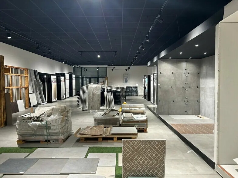 Local d'activités dans Joué-lès-Tours à vendre - Photo intérieure – Image 1 sur 10