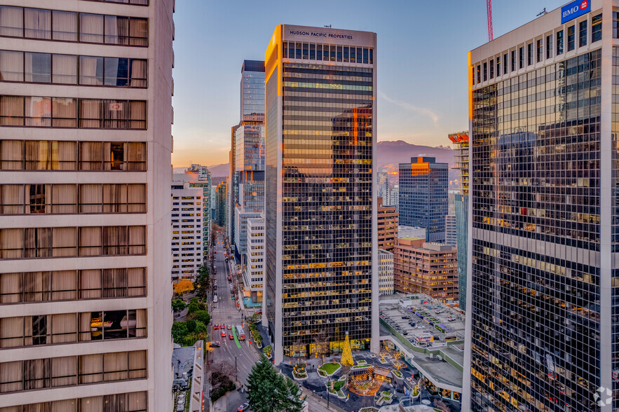 1055 Dunsmuir St, Vancouver, BC à louer - Photo de l’immeuble – Image 1 sur 9