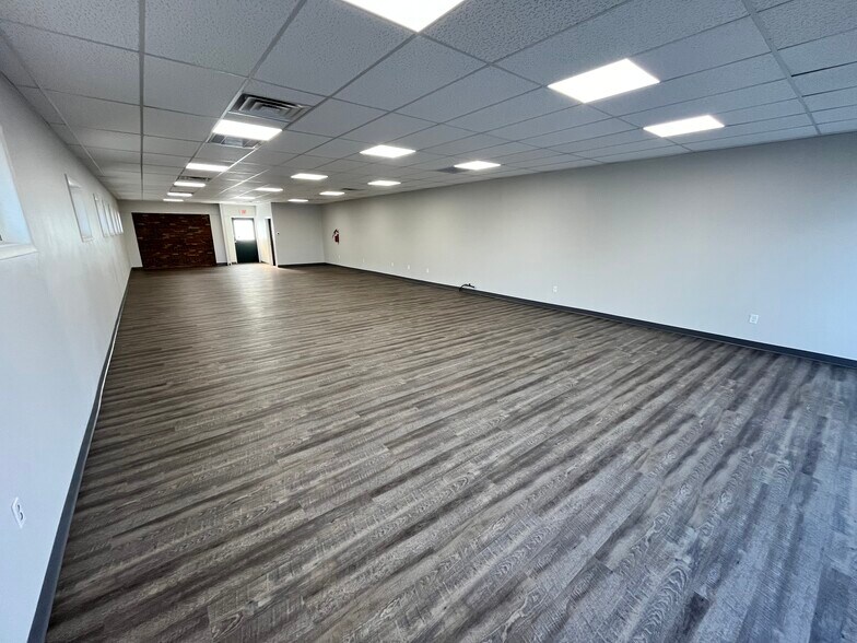 2509-2543 E Clairemont Ave, Eau Claire, WI à louer - Photo intérieure – Image 2 sur 5