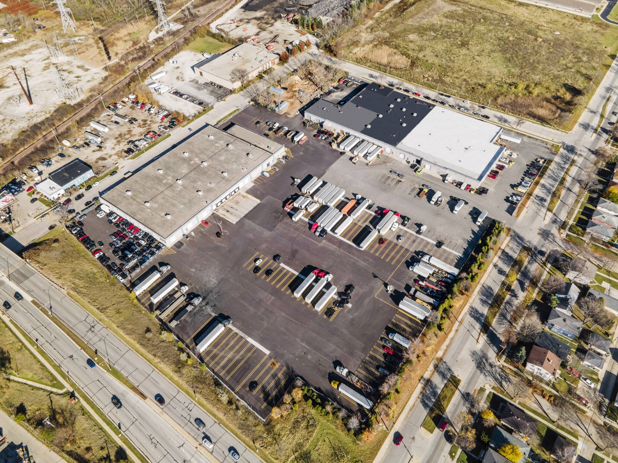 7320-7400 W Florist Ave, Milwaukee, WI à louer Photo principale– Image 1 sur 7