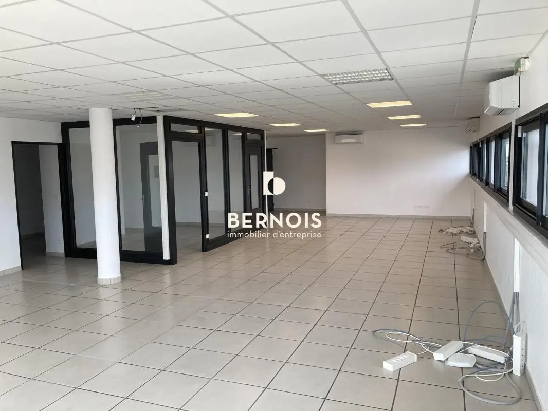 Bureau dans Six-Fours-les-Plages à louer Photo de l’immeuble– Image 1 sur 6