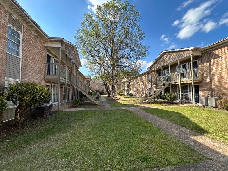 2201 Upper Wetumpka Rd, Montgomery, AL à vendre - Photo principale – Image 1 sur 7