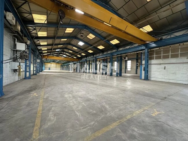 Plus de détails pour Local d’activités à vendre