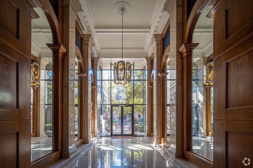 952 Echo Ln, Houston, TX à louer - Hall d’entrée – Image 3 sur 13