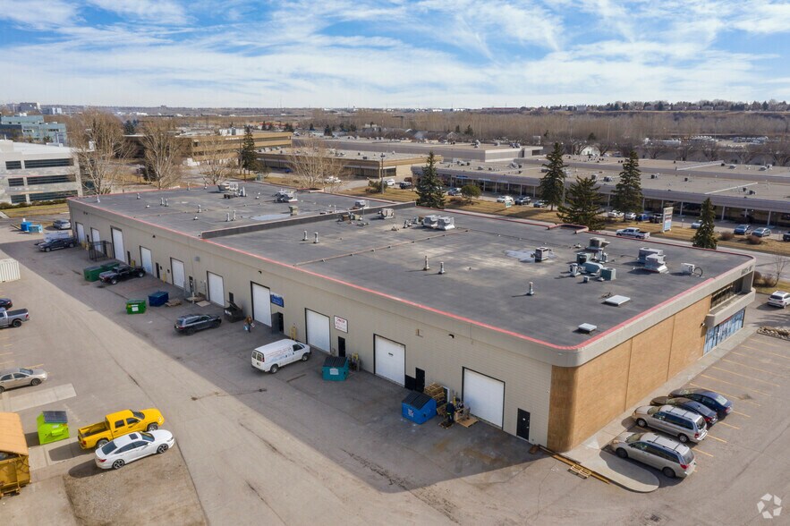 6125 11th St SE, Calgary, AB à louer - Photo de l’immeuble – Image 2 sur 4