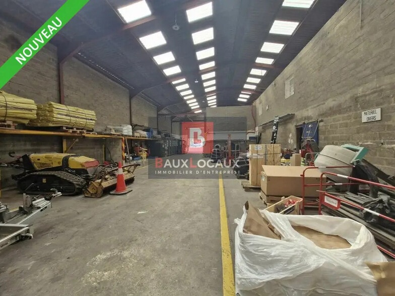 Local d’activités dans Châteauneuf-les-Martigues à louer - Photo de l’immeuble – Image 2 sur 10