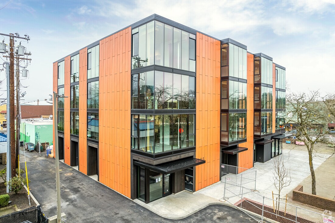 7373 N Philadelphia Ave, Portland, OR à louer Photo principale– Image 1 sur 18